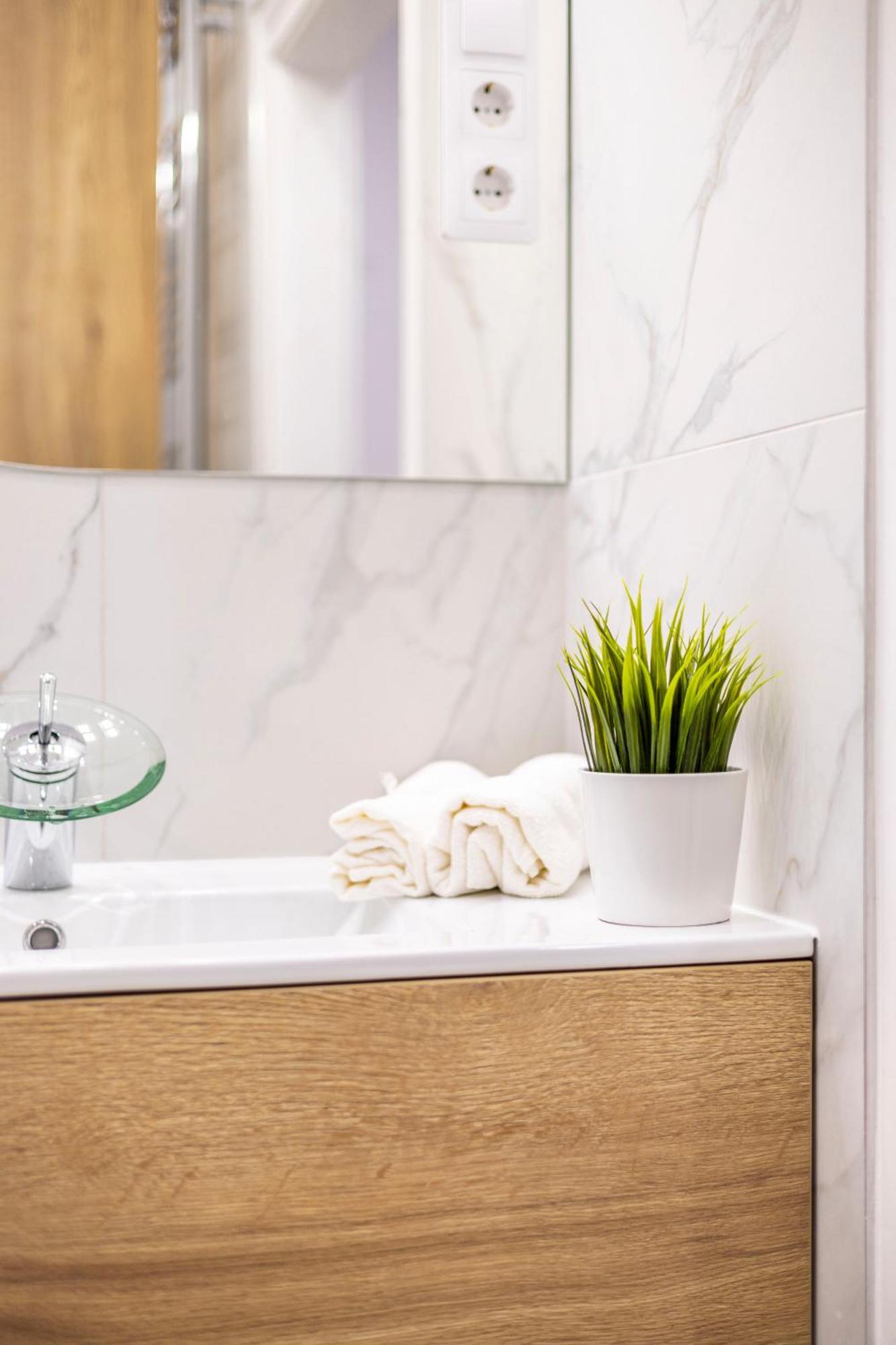 Luxurious Central 4Bedrm 3Bathrm Residence W/ Balcony Budapest Eksteriør bilde
